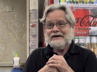 何炅看王一博舞台哭了