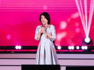 苏有朋黄晓明唱还珠三部曲致敬琼瑶